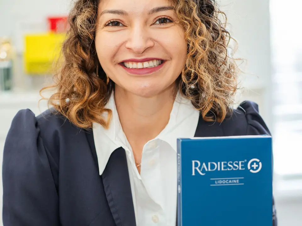 Aline Brito holding a box of Radiesse