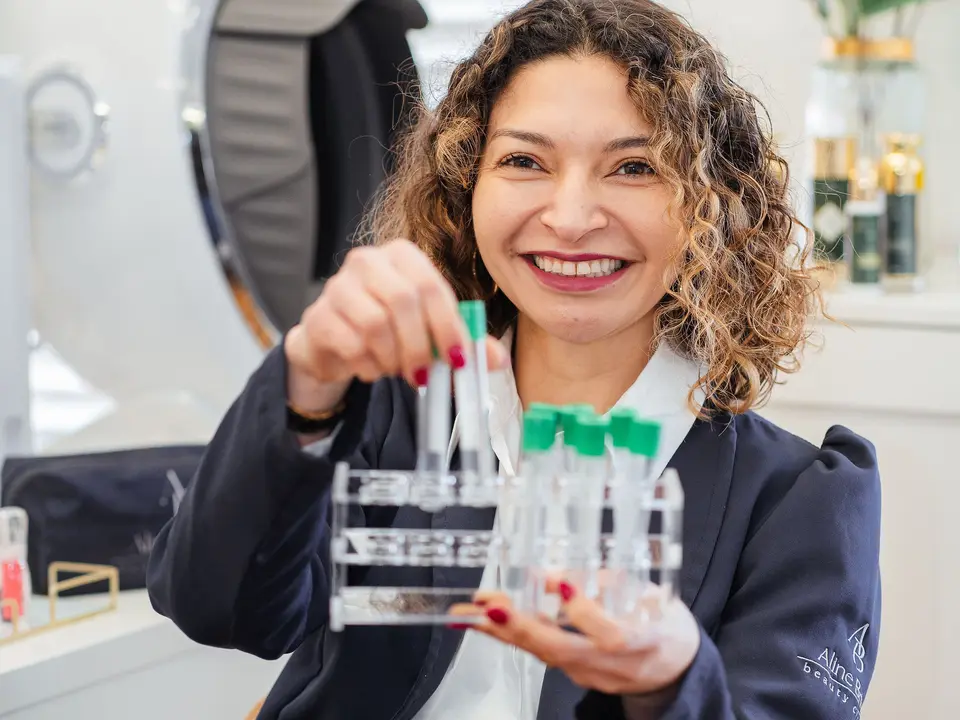 Aline Brito holding a rack of prepared PRP tubes